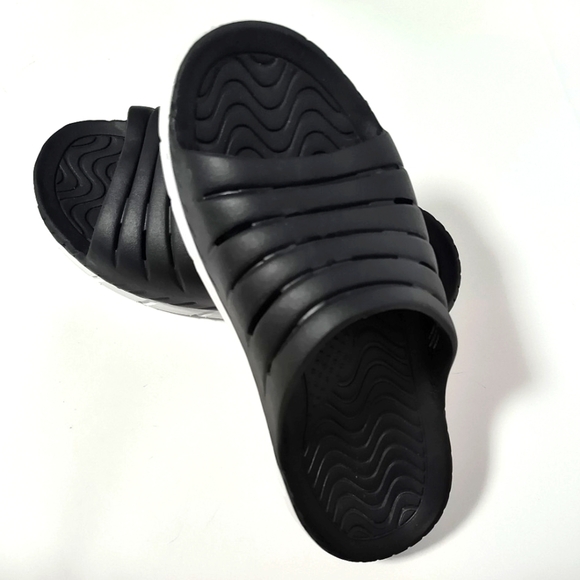 Avia Women Athletic Slides / Size 8 - Picture 1 of 6